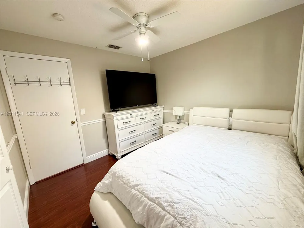 143 VALLEY CIR Tampa, FL 33510