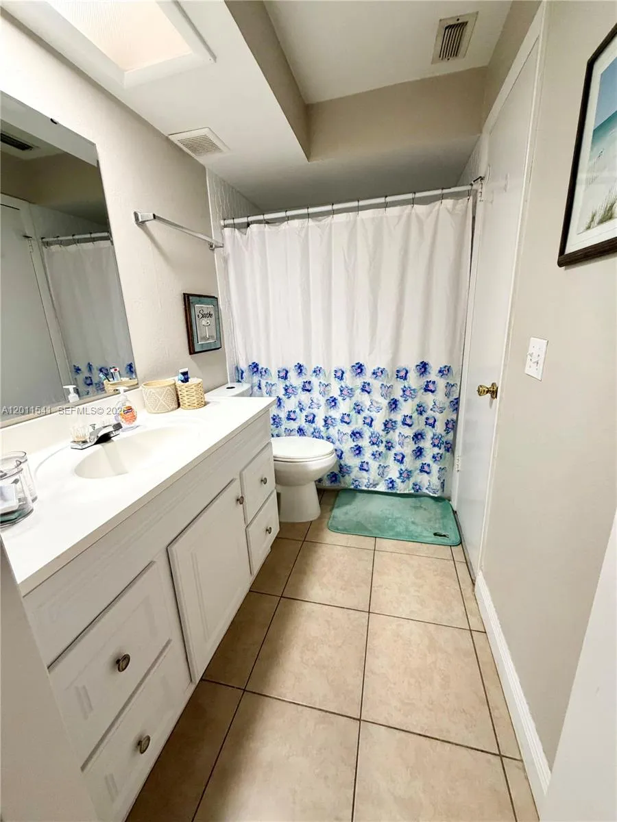 143 VALLEY CIR Tampa, FL 33510