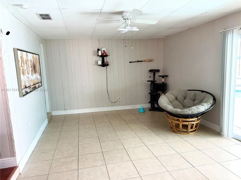 143 VALLEY CIR Tampa, FL 33510