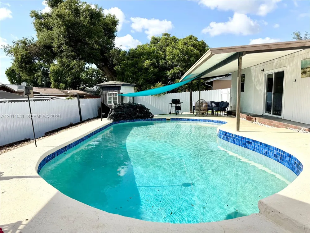 143 VALLEY CIR Tampa, FL 33510