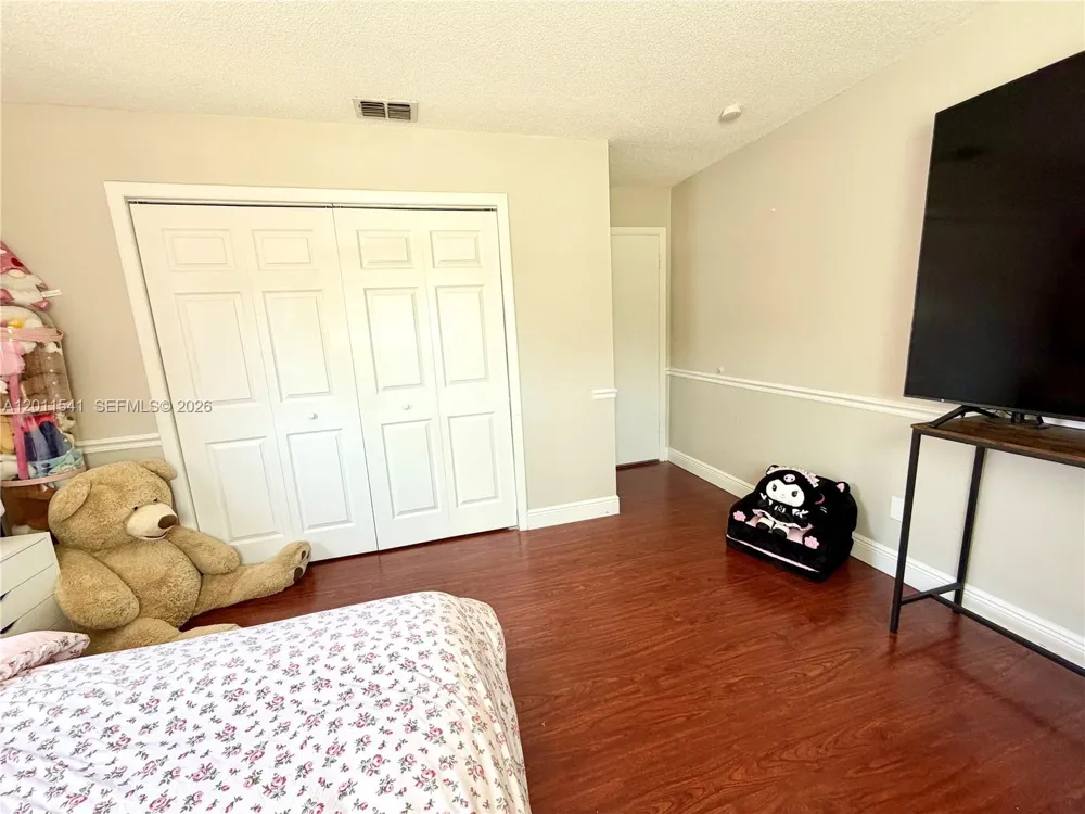 143 VALLEY CIR Tampa, FL 33510