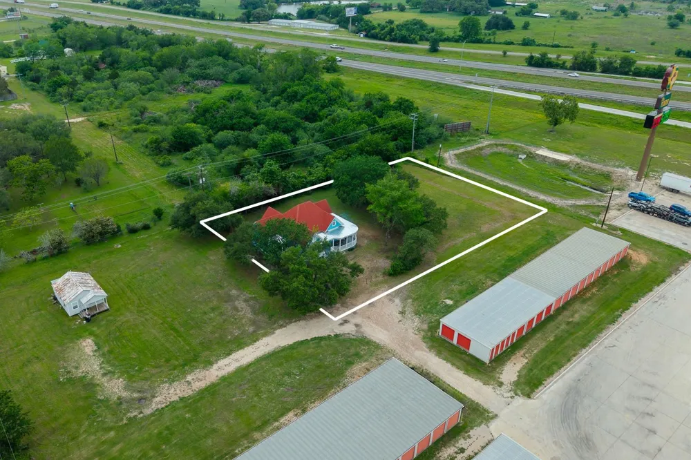 501 Mish Mash Mall Lane Schulenburg, TX 78956
