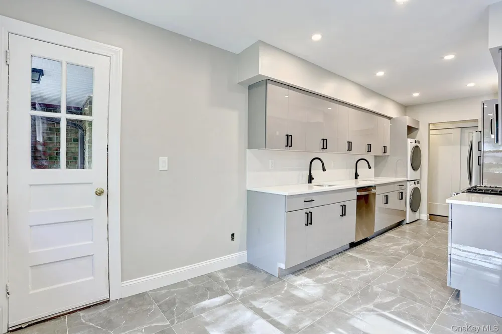 152 Kearsing Parkway #E Monsey, NY 10952