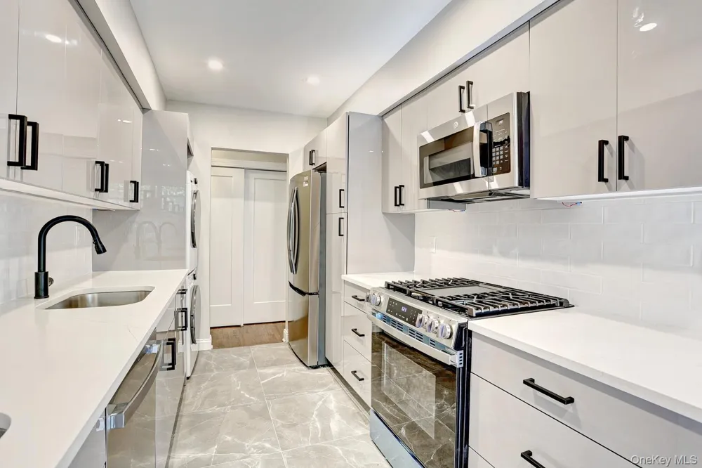 152 Kearsing Parkway #E Monsey, NY 10952
