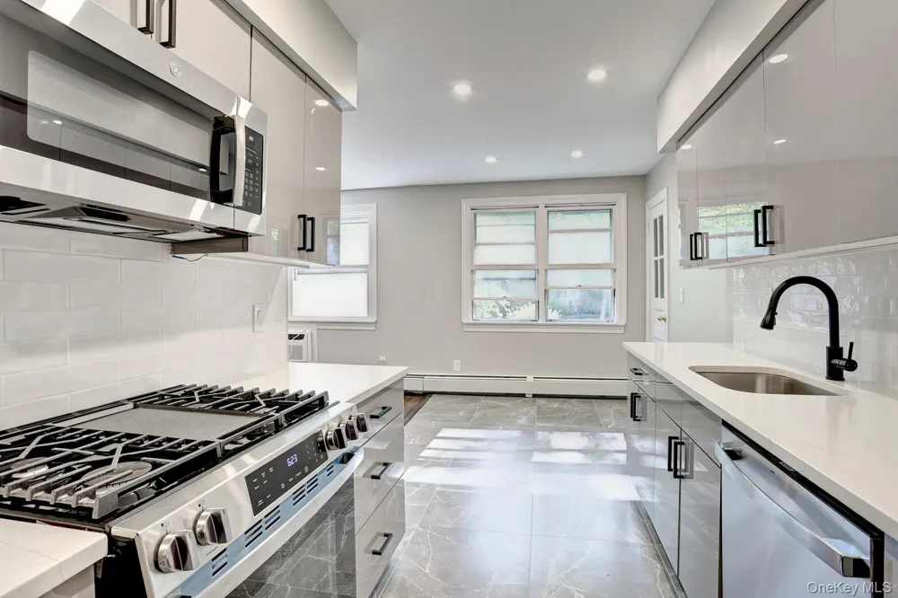 152 Kearsing Parkway #E Monsey, NY 10952