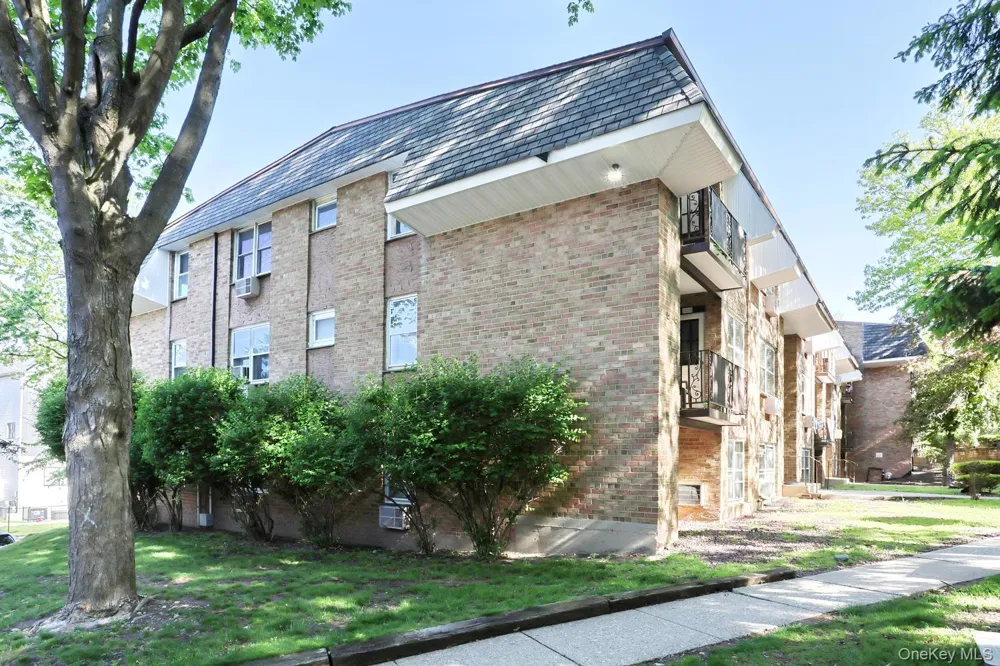 152 Kearsing Parkway #E Monsey, NY 10952