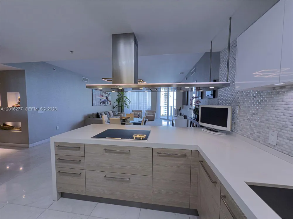 17111 Biscayne Blvd #1705 North Miami Beach, FL 33160