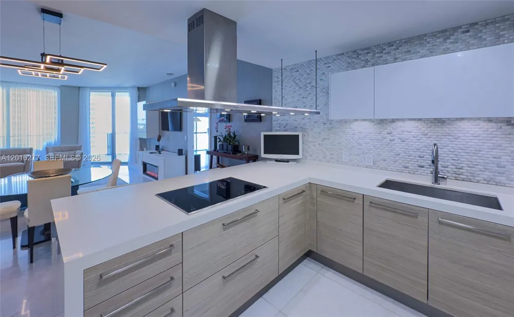 17111 Biscayne Blvd #1705 North Miami Beach, FL 33160