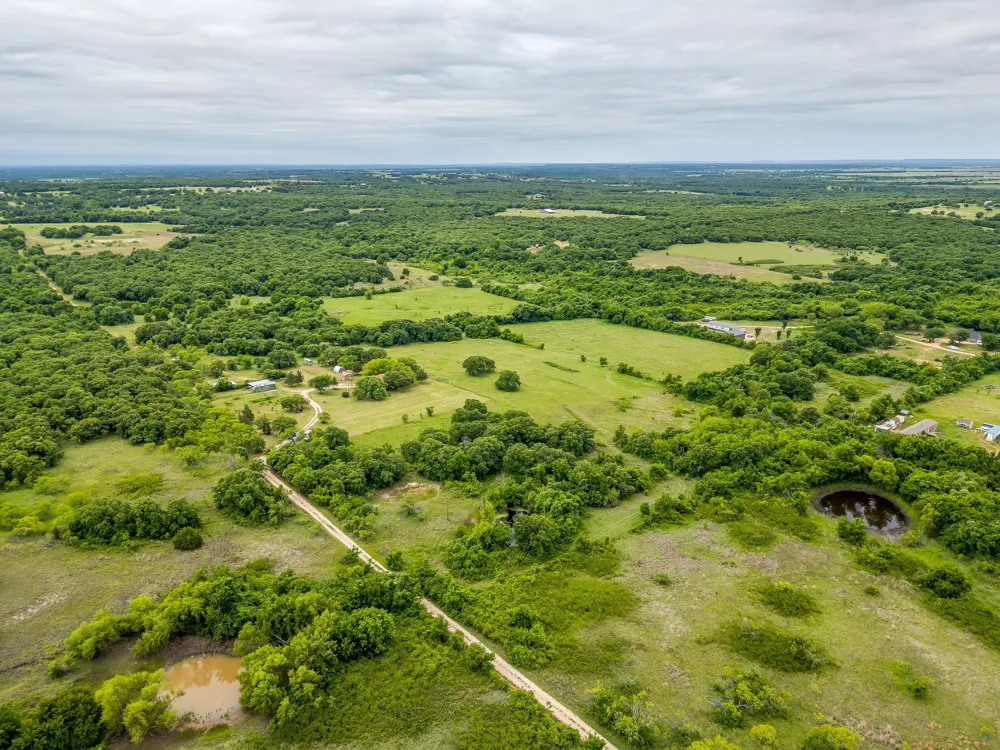 4180 E Fm 2210 E Perrin, TX 76486
