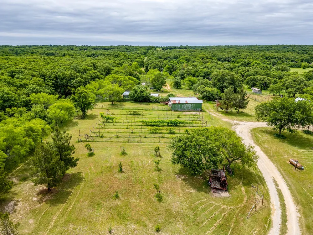 4180 E Fm 2210 E Perrin, TX 76486