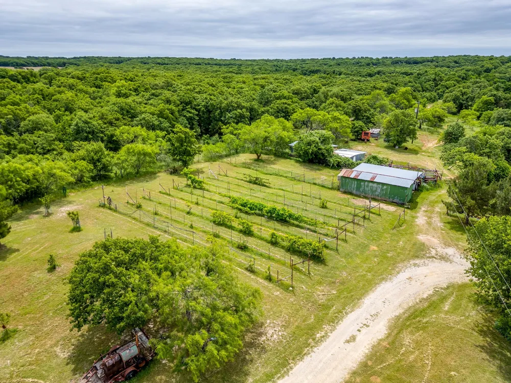 4180 E Fm 2210 E Perrin, TX 76486