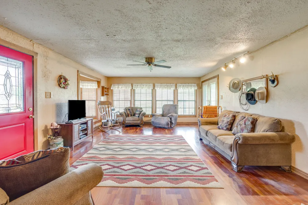 4180 E Fm 2210 E Perrin, TX 76486