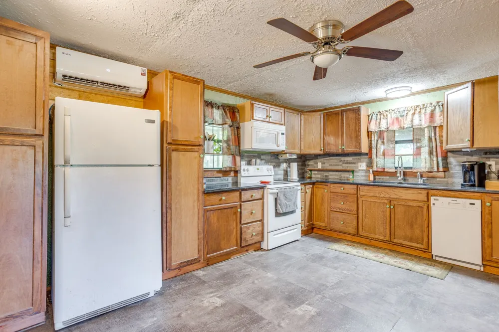 4180 E Fm 2210 E Perrin, TX 76486
