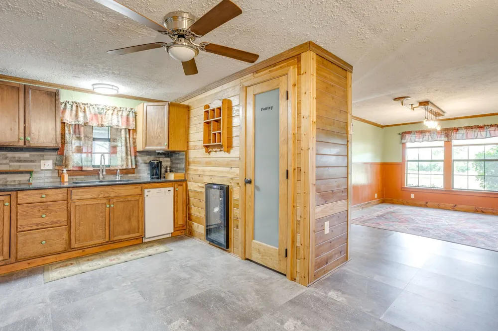 4180 E Fm 2210 E Perrin, TX 76486
