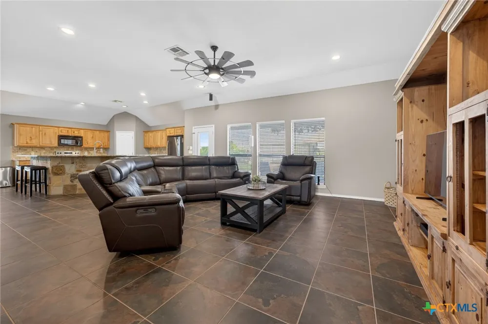317 Yorktown Pleasanton, TX 78064