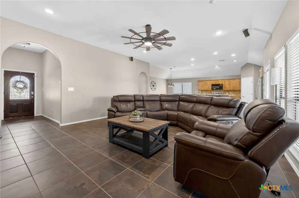 317 Yorktown Pleasanton, TX 78064