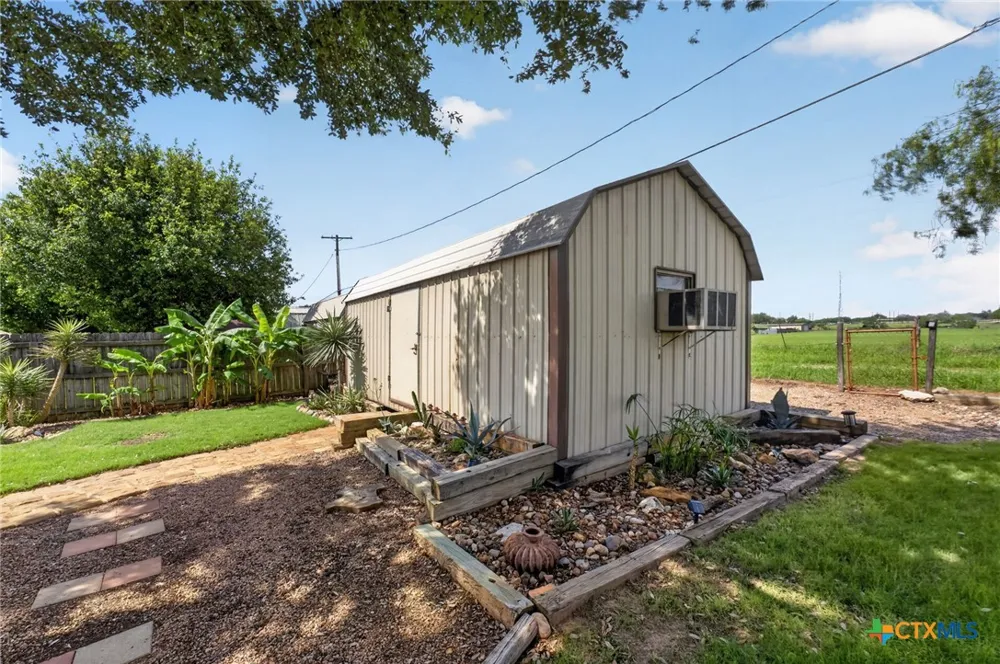 317 Yorktown Pleasanton, TX 78064
