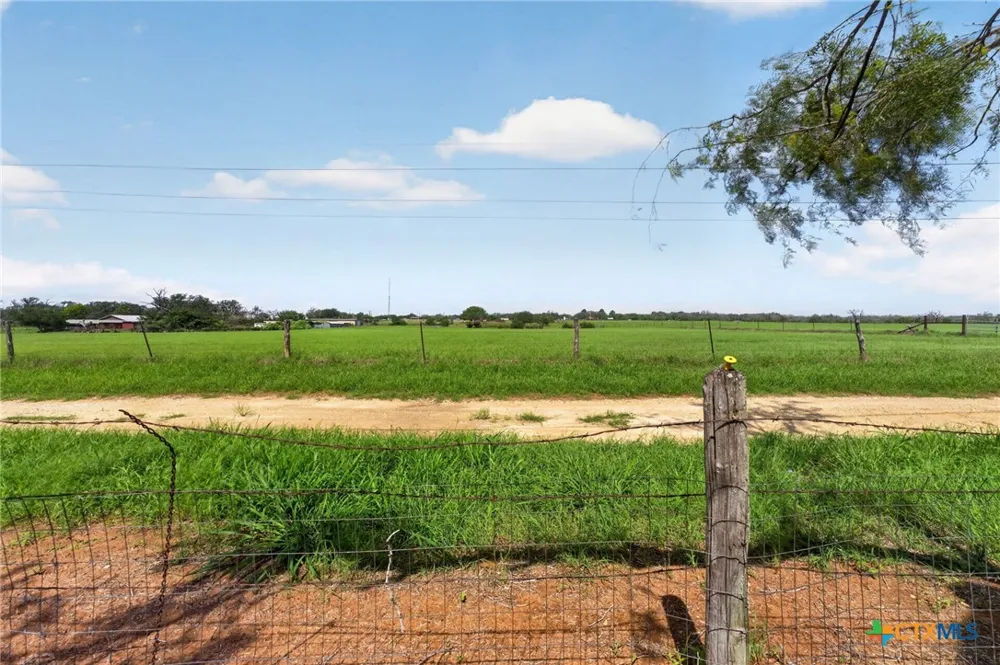 317 Yorktown Pleasanton, TX 78064