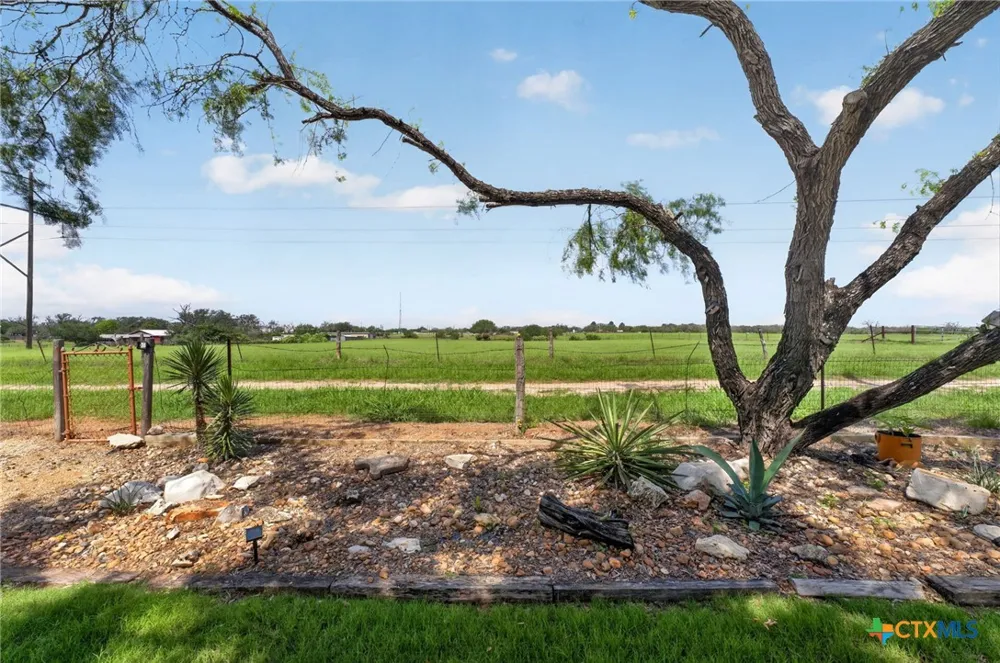 317 Yorktown Pleasanton, TX 78064