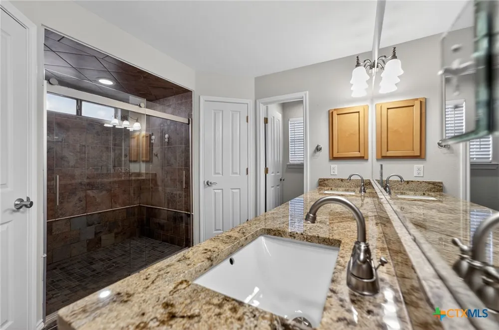 317 Yorktown Pleasanton, TX 78064