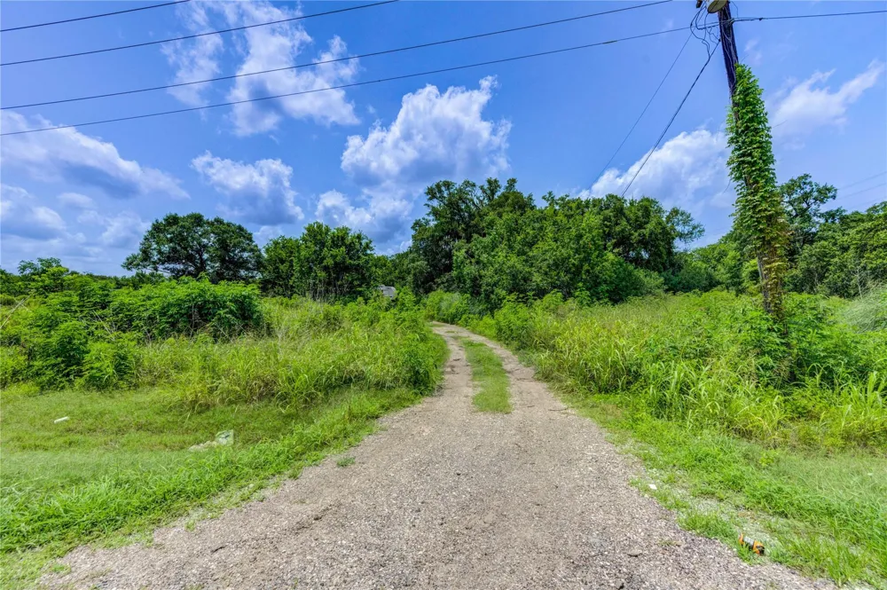 5011 County Road 347 Brazoria, TX 77422
