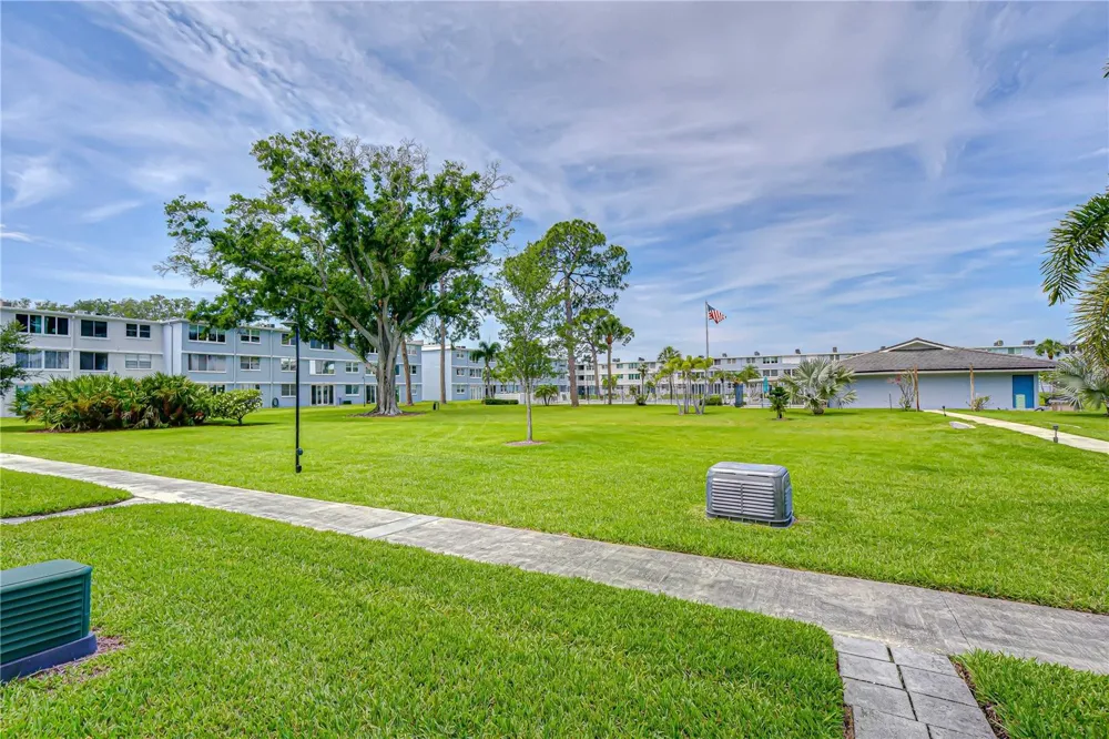 4720 LOCUST STREET NE #118 St Petersburg, FL 33703