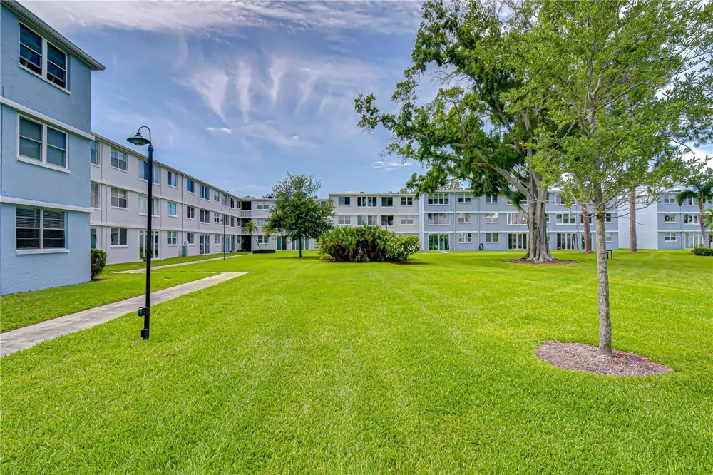 4720 LOCUST STREET NE #118 St Petersburg, FL 33703