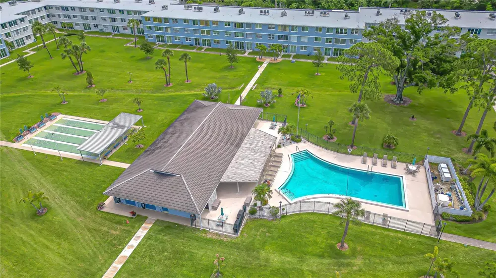 4720 LOCUST STREET NE #118 St Petersburg, FL 33703