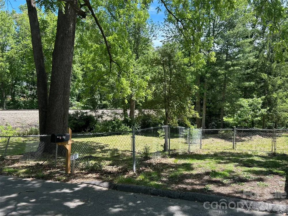 28 Pinecrest Drive Asheville, NC 8803