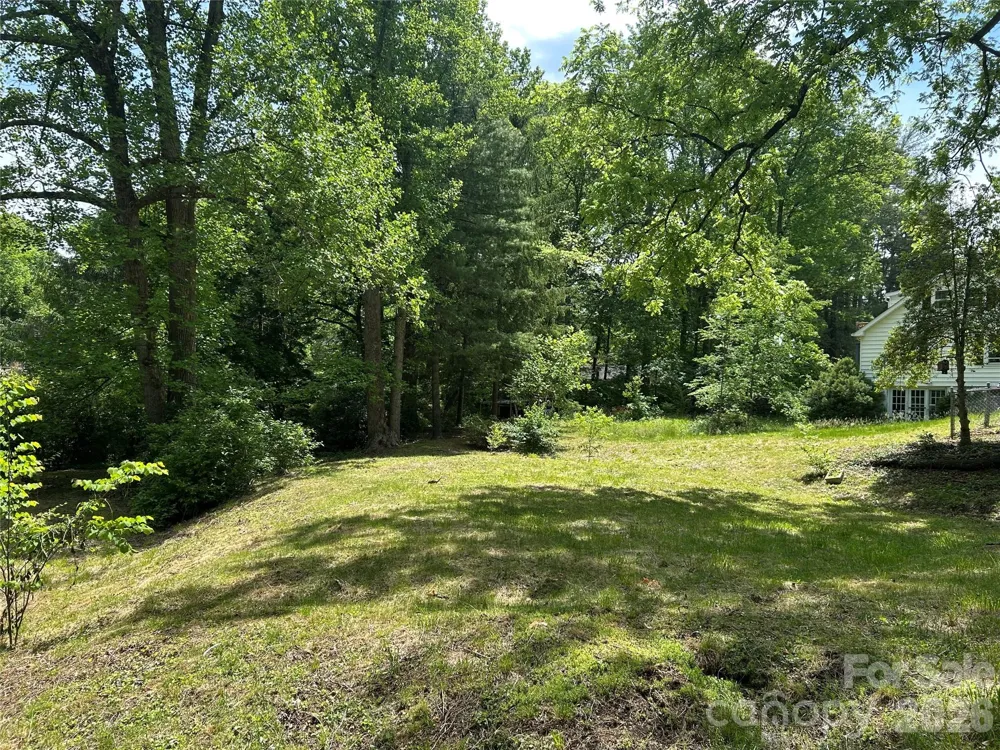 28 Pinecrest Drive Asheville, NC 8803