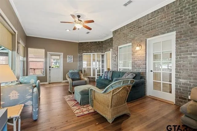 3522 S Island Drive Chandler, TX 75758