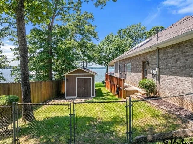 3522 S Island Drive Chandler, TX 75758