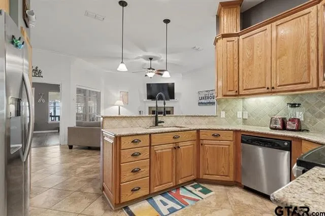 3522 S Island Drive Chandler, TX 75758