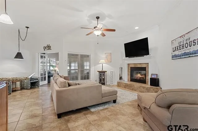 3522 S Island Drive Chandler, TX 75758