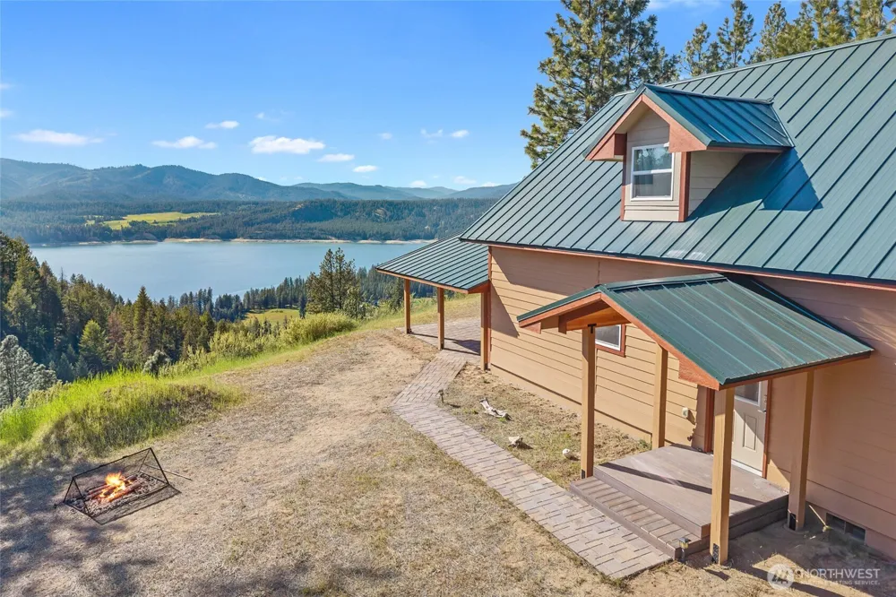 6523 Camp Naborlee Road Fruitland, WA 99129