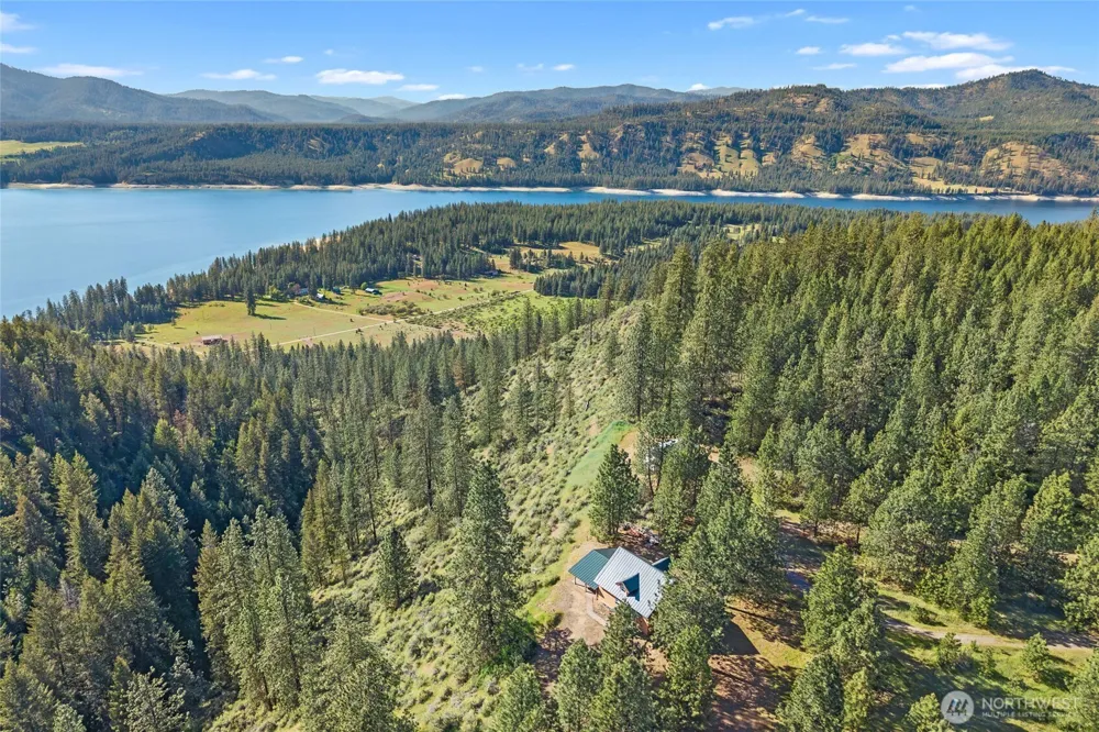6523 Camp Naborlee Road Fruitland, WA 99129
