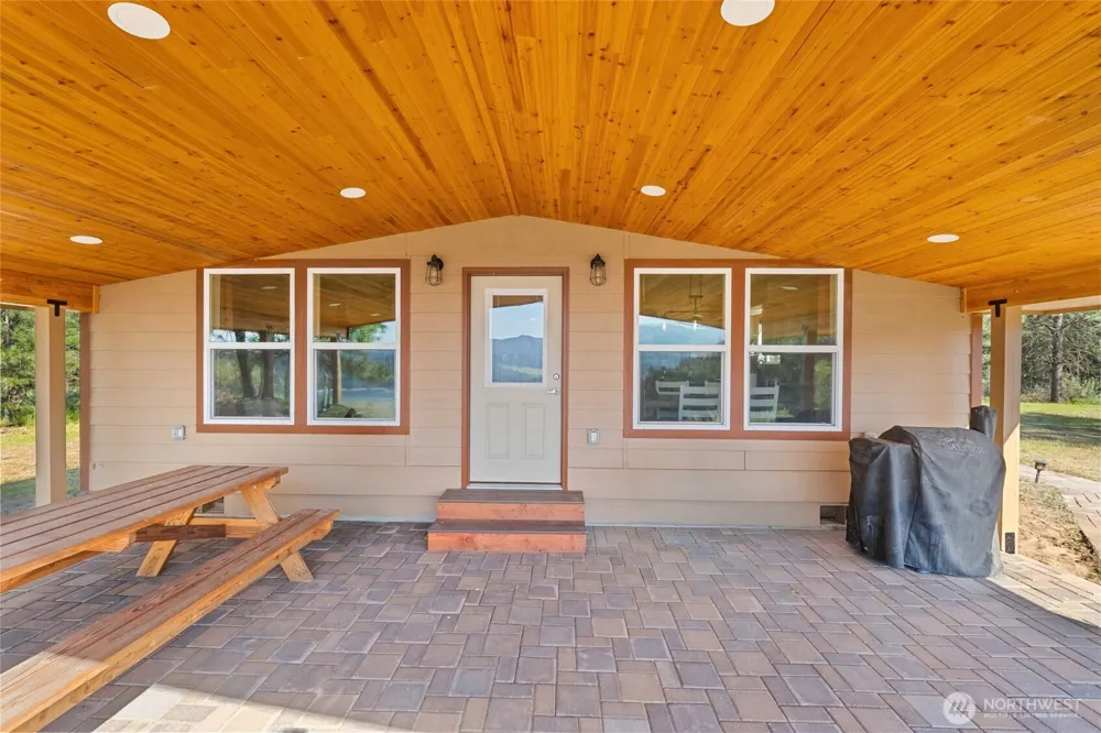 6523 Camp Naborlee Road Fruitland, WA 99129