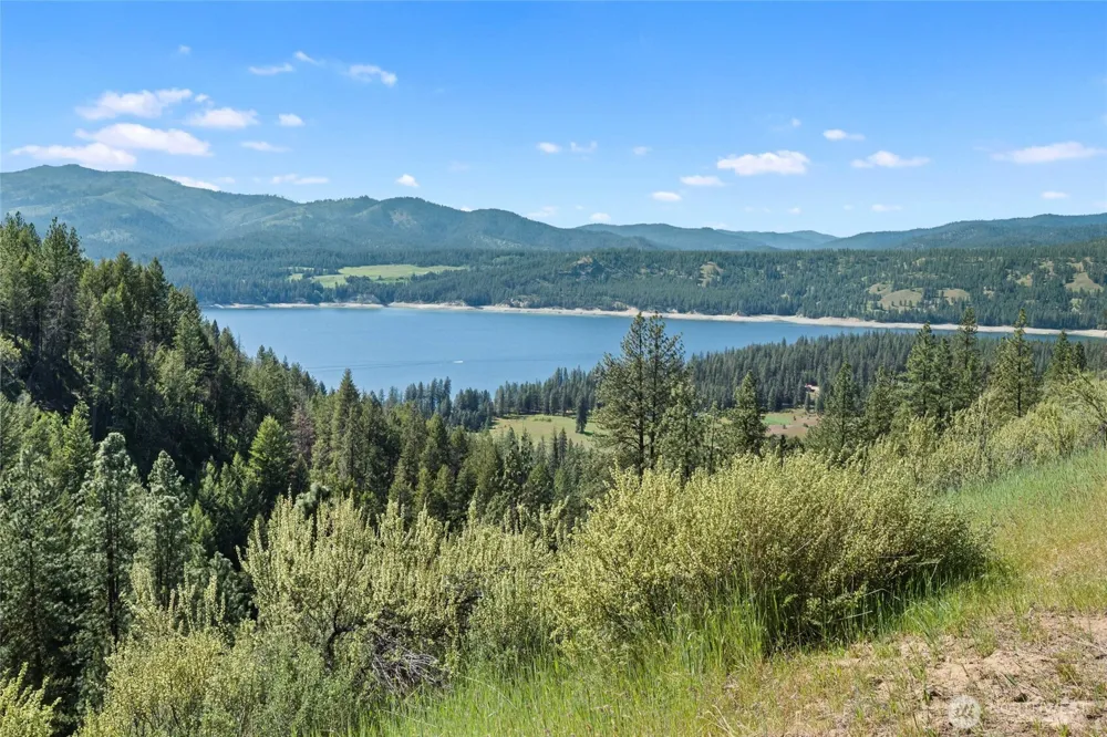 6523 Camp Naborlee Road Fruitland, WA 99129