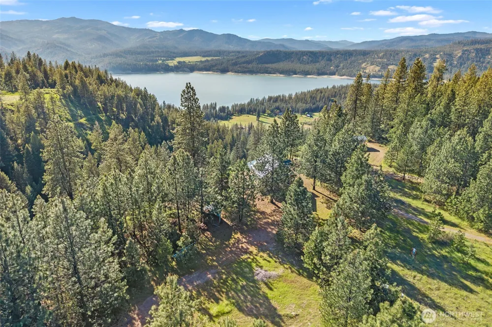6523 Camp Naborlee Road Fruitland, WA 99129