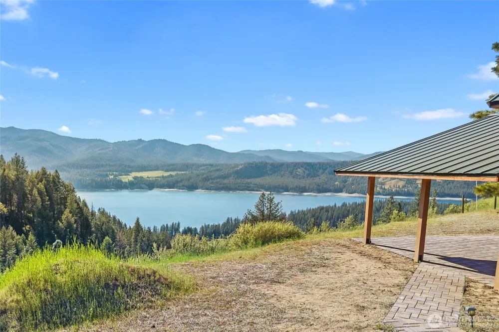 6523 Camp Naborlee Road Fruitland, WA 99129