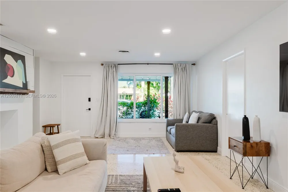 1106 13th Ct Hollywood, FL 33019