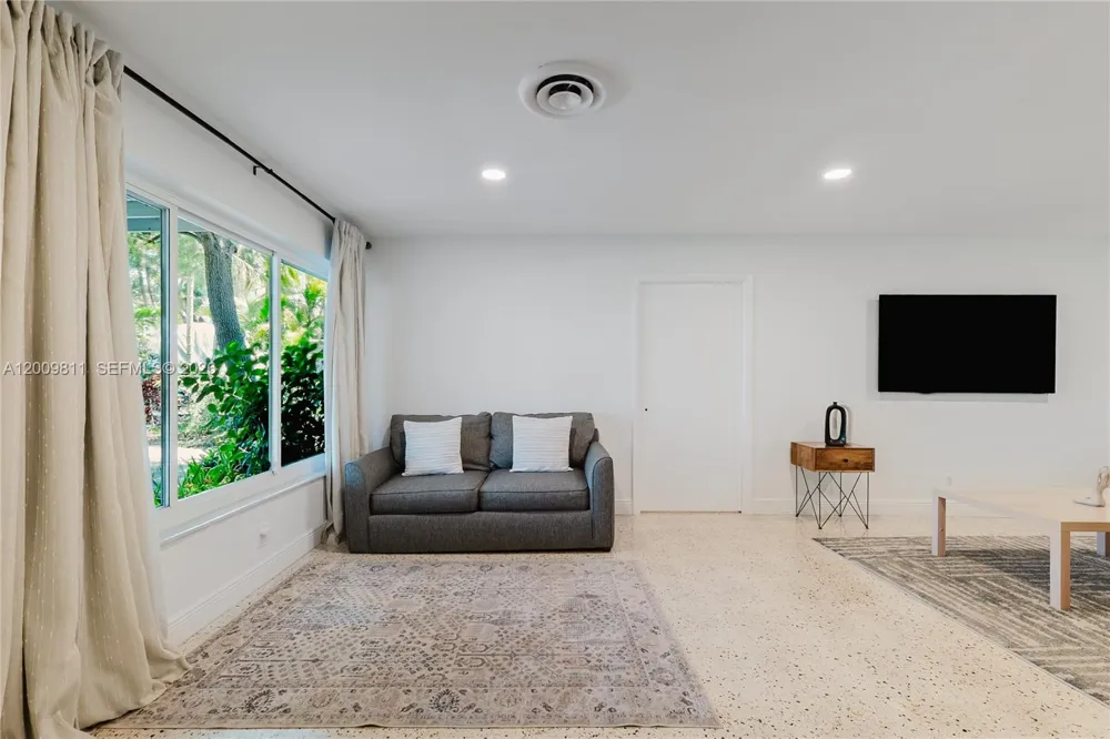 1106 13th Ct Hollywood, FL 33019