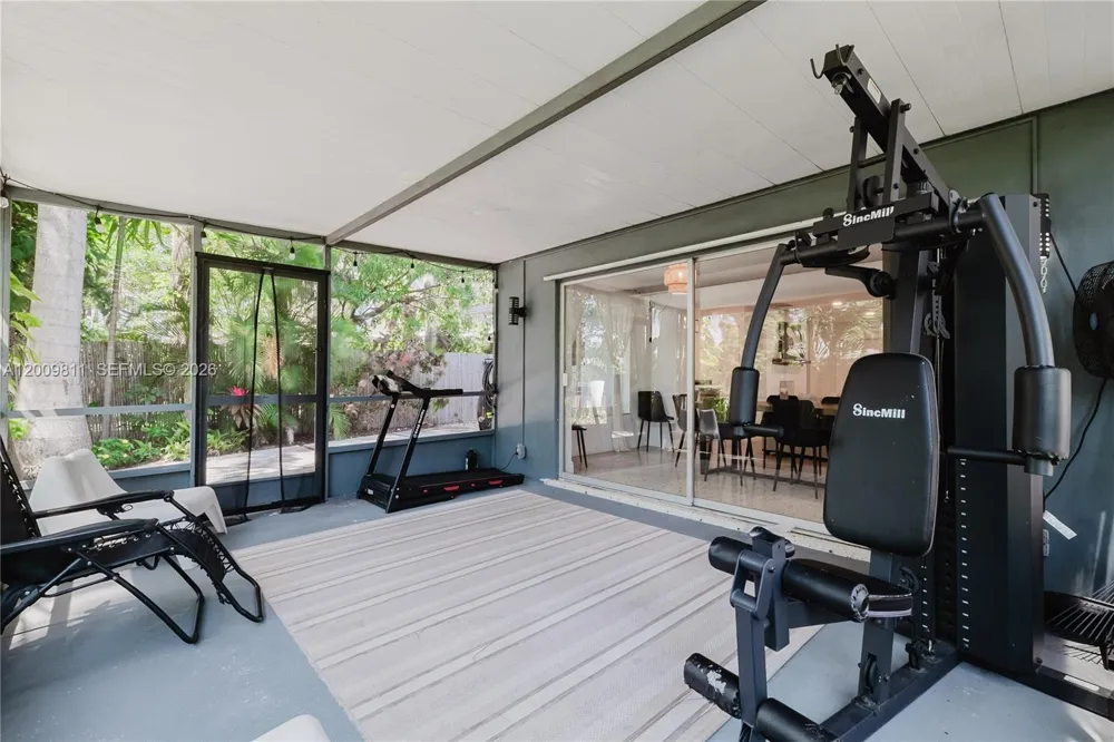 1106 13th Ct Hollywood, FL 33019