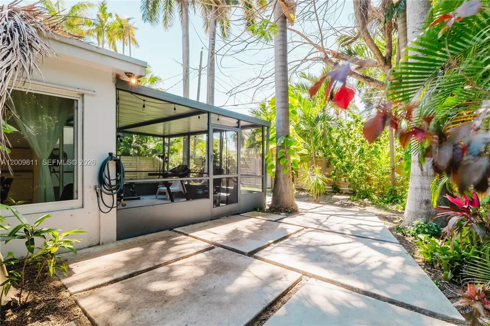 1106 13th Ct Hollywood, FL 33019