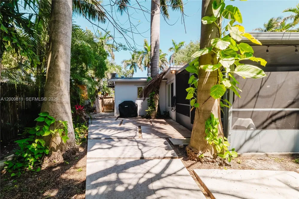 1106 13th Ct Hollywood, FL 33019
