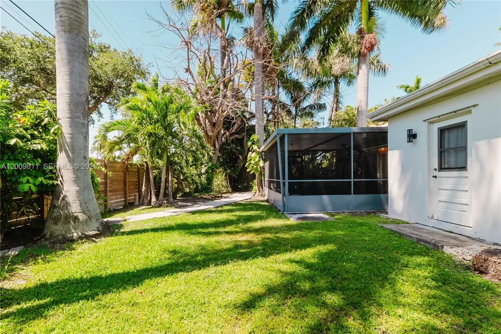 1106 13th Ct Hollywood, FL 33019