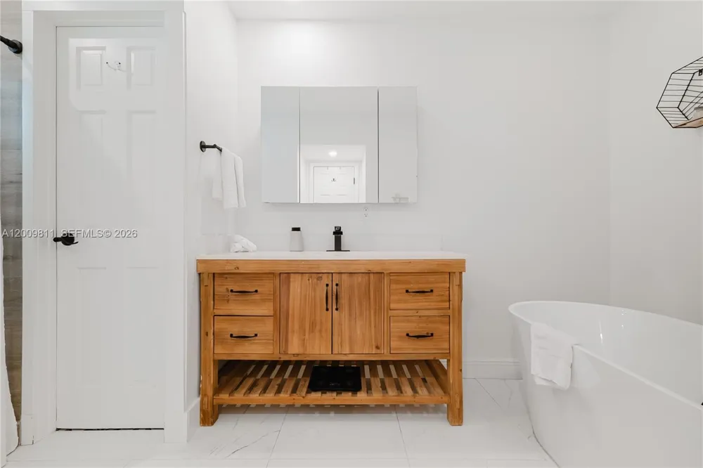 1106 13th Ct Hollywood, FL 33019