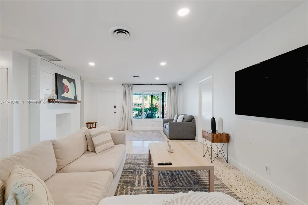 1106 13th Ct Hollywood, FL 33019