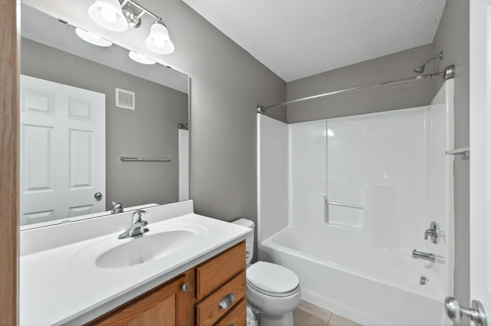 4735 Victor Path #6 Hugo, MN 55038