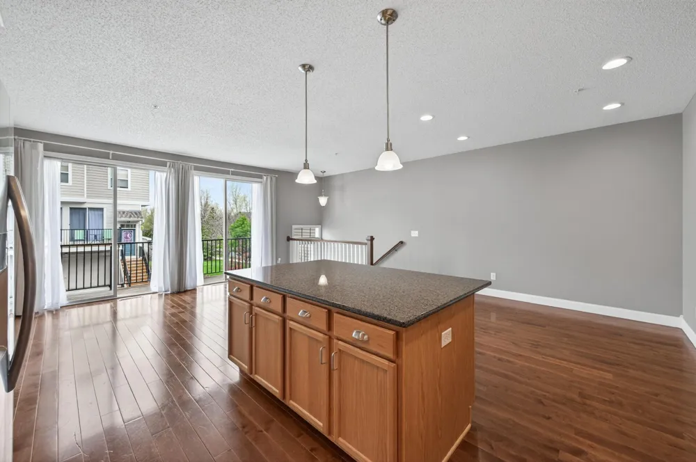 4735 Victor Path #6 Hugo, MN 55038